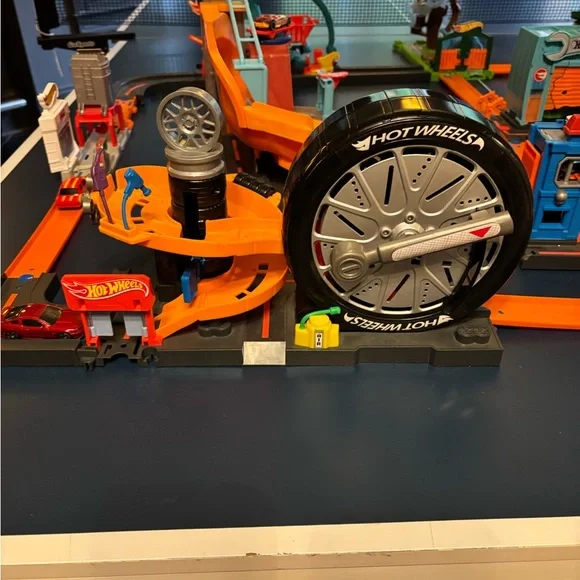 Hot Wheels City Ultimate Garage Accessory Sets - Picture 8 of 11